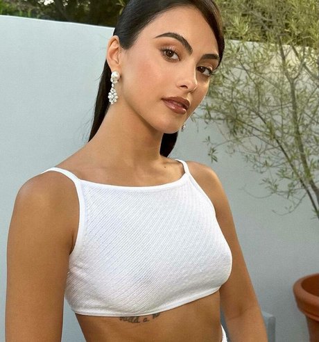 Camila Mendes xxx schöne bild