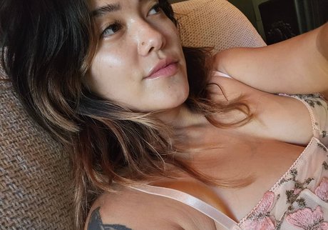 AvaGG nackt hübsche galerie