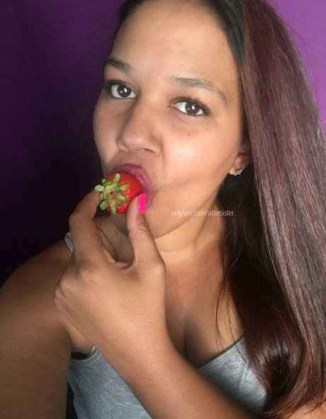 sistersister model xxx foto