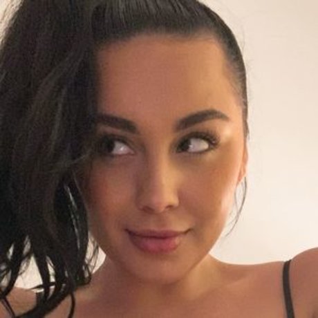 zehen-onlyfans heiße akt bild