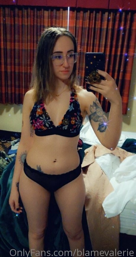 blamevalerie kostenlose nackt foto