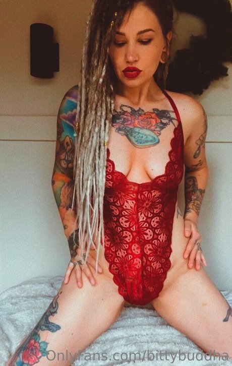 bittybuddha top nacktheit foto