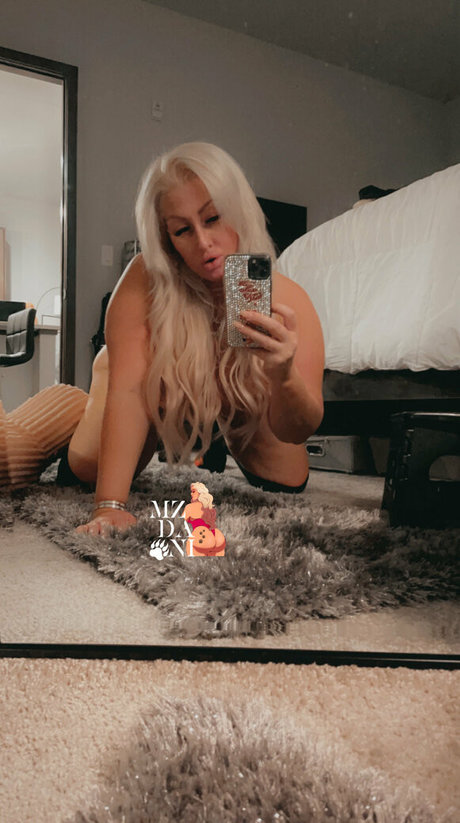 mzdanibadgirl top nacktheit bilder