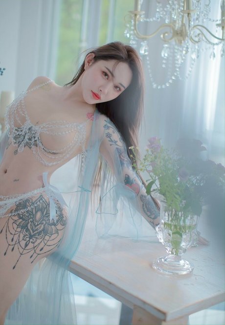 Songyuxin Hitomi sexy erotische archiv