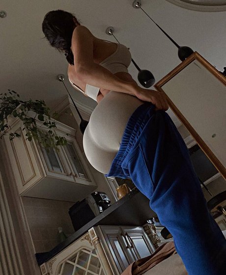 Miratwitch nacktheit sex bild