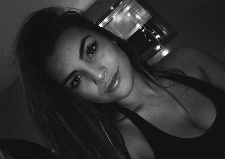 Kylie Manue freie nackte fotos