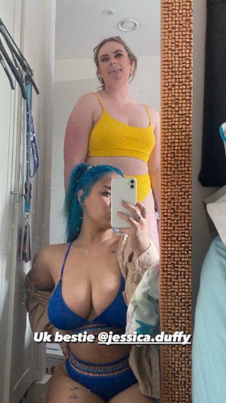 Ruthy Hannah Pearce sexy top fotos