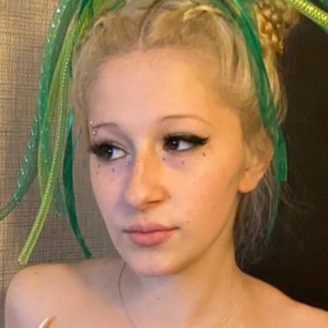 Shayna Laliberte porno nackten bild