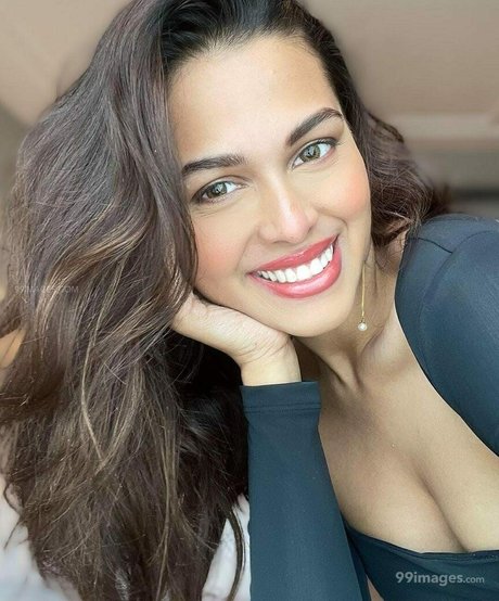 Adline Castelino exklusive perfekte foto