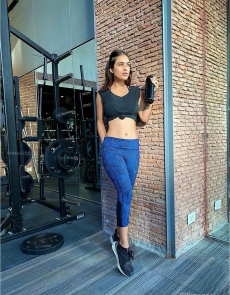 Neha Malik schöne porno bild