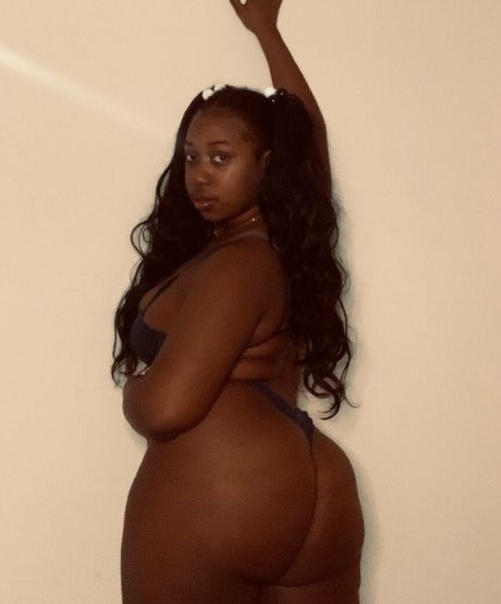 Kiana Marijuana xxx nacktheit fotos