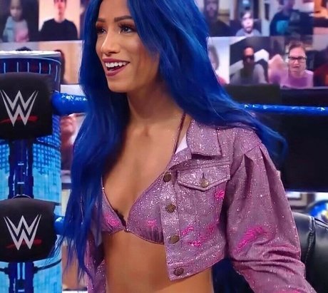 WWE Sasha Banks xxx schöne bilder