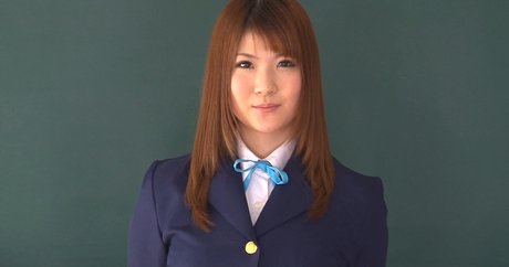Momoka Nishina exklusive erwachsene archiv