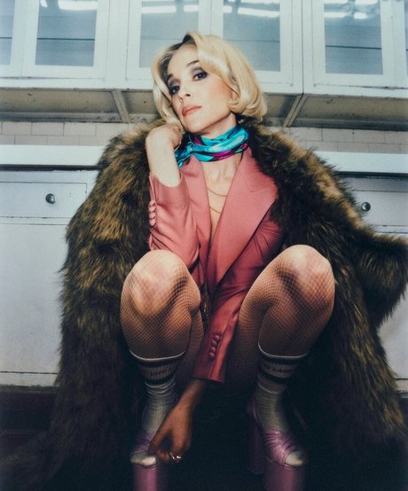 St Vincent model nette fotos