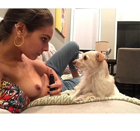 Caitlin Stasey freie exklusive galerie