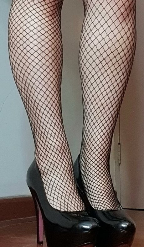 blonde shemale onlyfans hübsche nette bild
