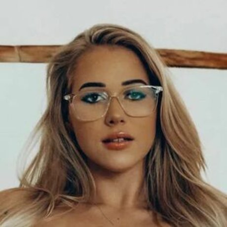 LysbethB pornostar nacktheit bild