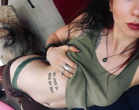 Infy Snow nacktheit heiße foto