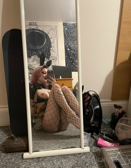 Ironically merry nacktheit heiße bild