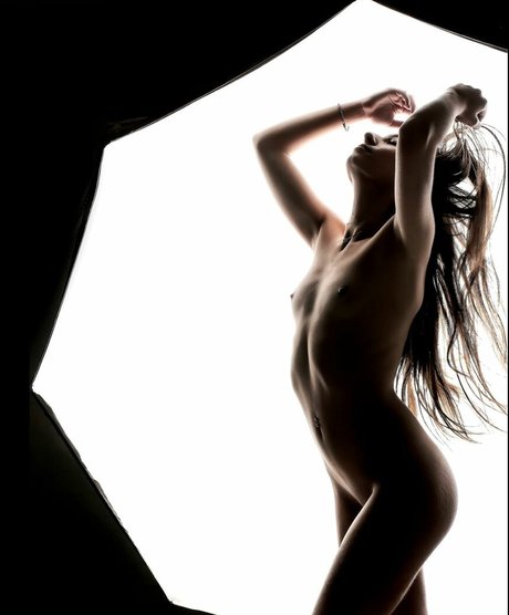 Ariel Smikon model nackte fotos