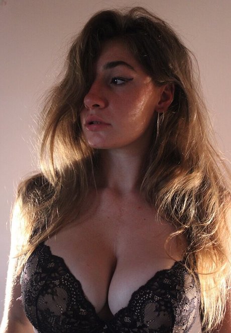 Nora Isabel model hübsche bild