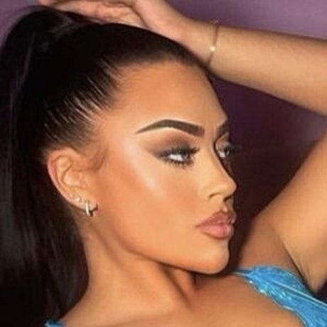 Kate Isobel Daisy sexy akt fotos