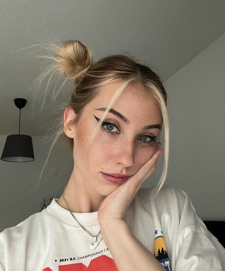 veylaneey perfekte nackten bilder