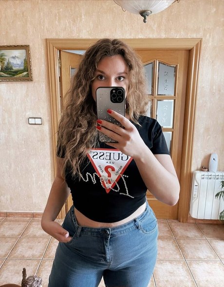 Carmen Curvy model nette bild