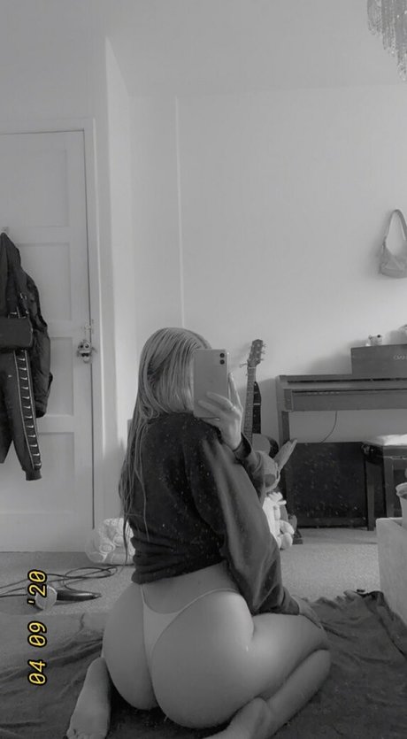 Rxbynx schöne nackte galerie