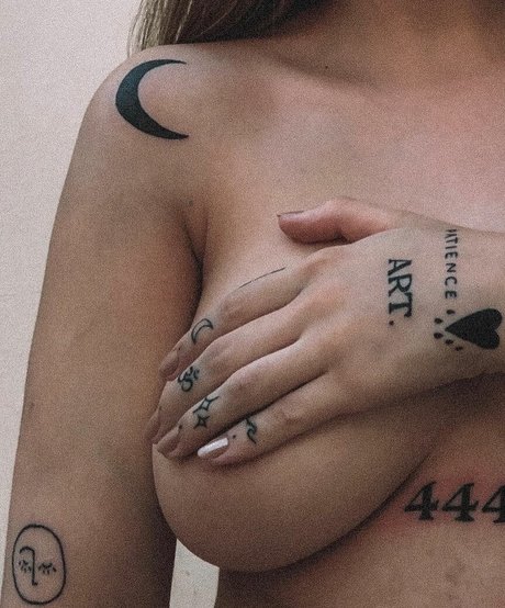 große titten reife onlyfans kunst top foto