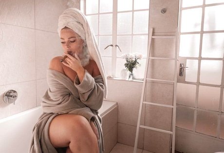 asiatisches dienstmädchen nur fans perfekte nackt bild