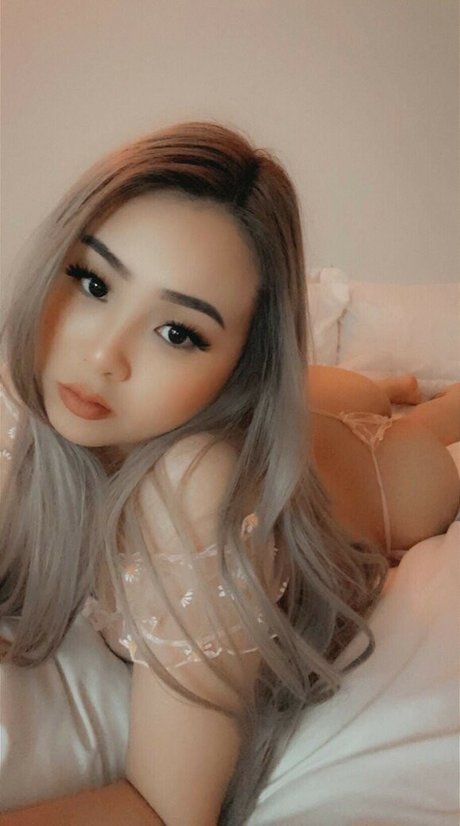 peachyval top erotische bild