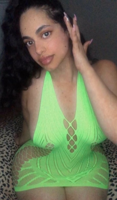 Razan Shihadeh sexy exklusive bild