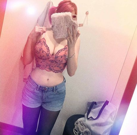 vollbusige brünette onlyfans schöne exklusive foto