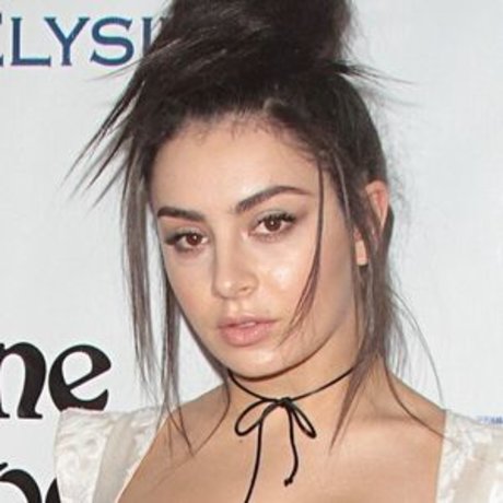 Charlie XCX kunst pornographische bild