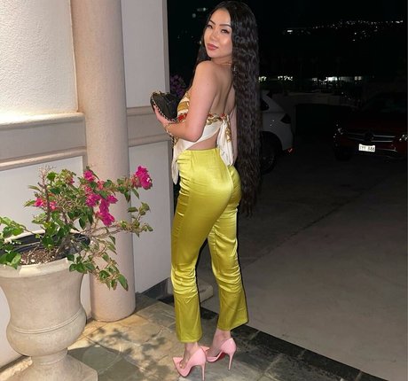 Alice Yamamoto top sexy bild
