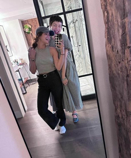 Lucy Hale kunst erotische archiv