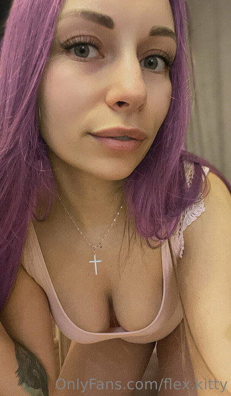 Flex Kitty schöne xxx bild