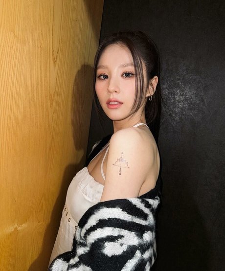 HeeJin sexy exklusive foto