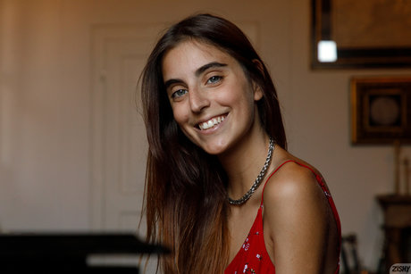 Aurora Mineo_ exklusive heiße bild