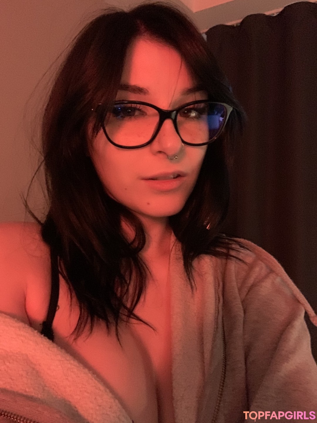 vollbusige brünette onlyfans nackt freie foto