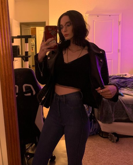 Queen etimy schöne nackte galerie