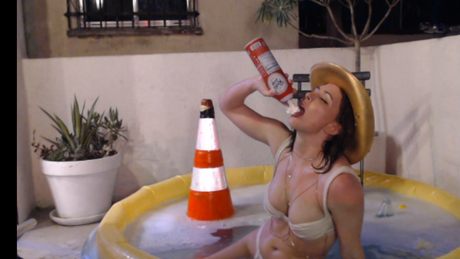 Karina Pennett xxx nette bild