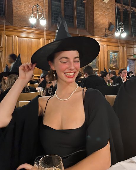 Amelie Manzoli top sexy bilder