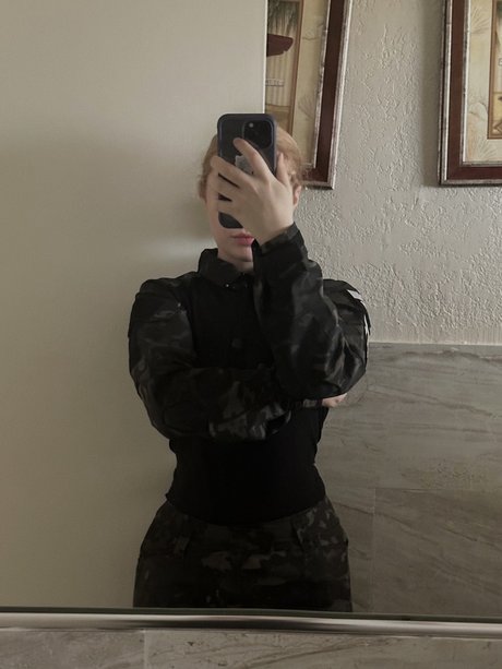 Initialelon nackt sex fotos