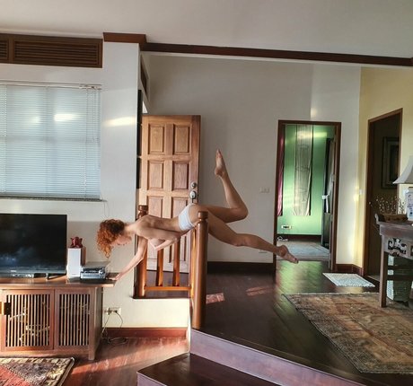 Curly Phoenix erotische kostenlose bilder