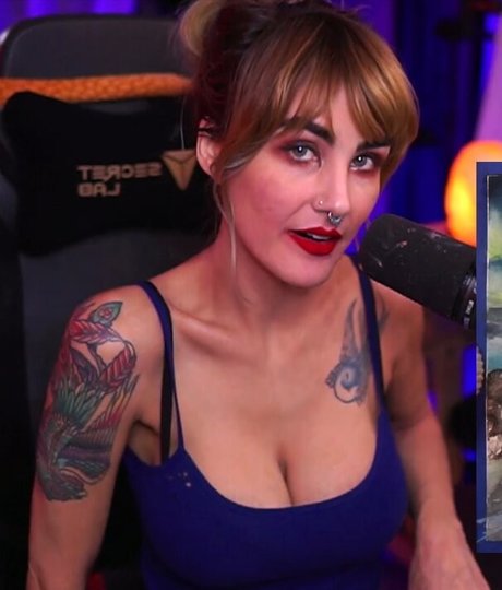 zierliche onlyfans nackt bild