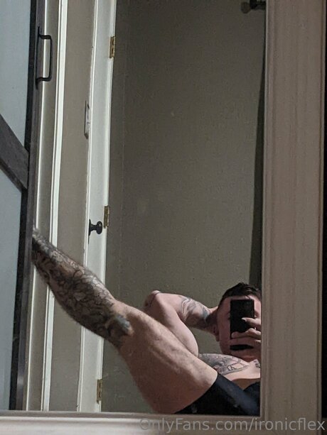 Ironicflex nackt exklusive foto