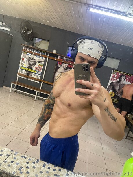 Thebigboy90 xxx sexy foto