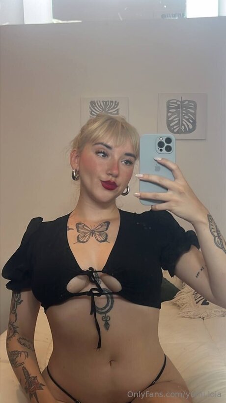 Yumi Lola erotische top fotos